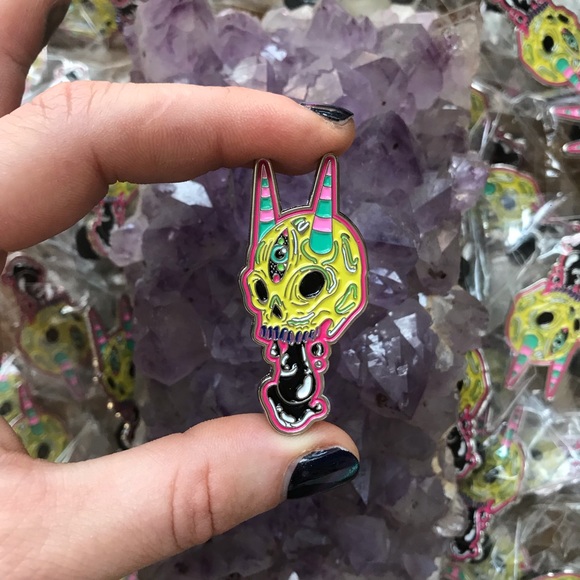 ‘Goopy Skull’ Enamel Pin - Picture 3 of 3